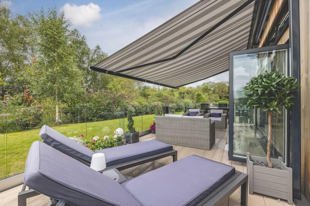 Luxury Lodge With Hot Tub In Windsor Marina Ngoại thất bức ảnh